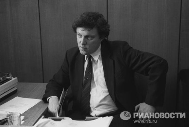 Основатель партии Яблоко Григорий Алексеевич Явлинский Основатель партии Яблоко Григорий Алексеевич Явлинский