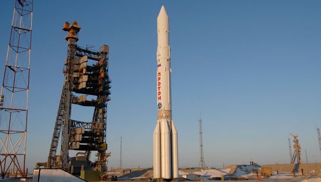 Ракета-носитель «Протон» на стартовой площадке космодрома Байконур Ракета-носитель «Протон» на стартовой площадке космодрома Байконур