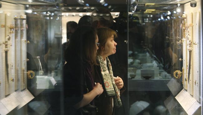 Посетительница на выставке. Архив Посетительница на выставке. Архив