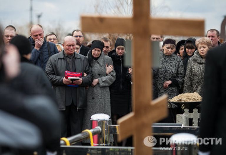 Похороны майора Сергея Солнечникова в городе Волжском Похороны майора Сергея Солнечникова в городе Волжском