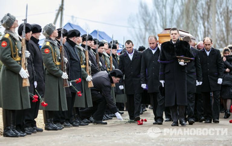 Похороны майора Сергея Солнечникова в городе Волжском Похороны майора Сергея Солнечникова в городе Волжском