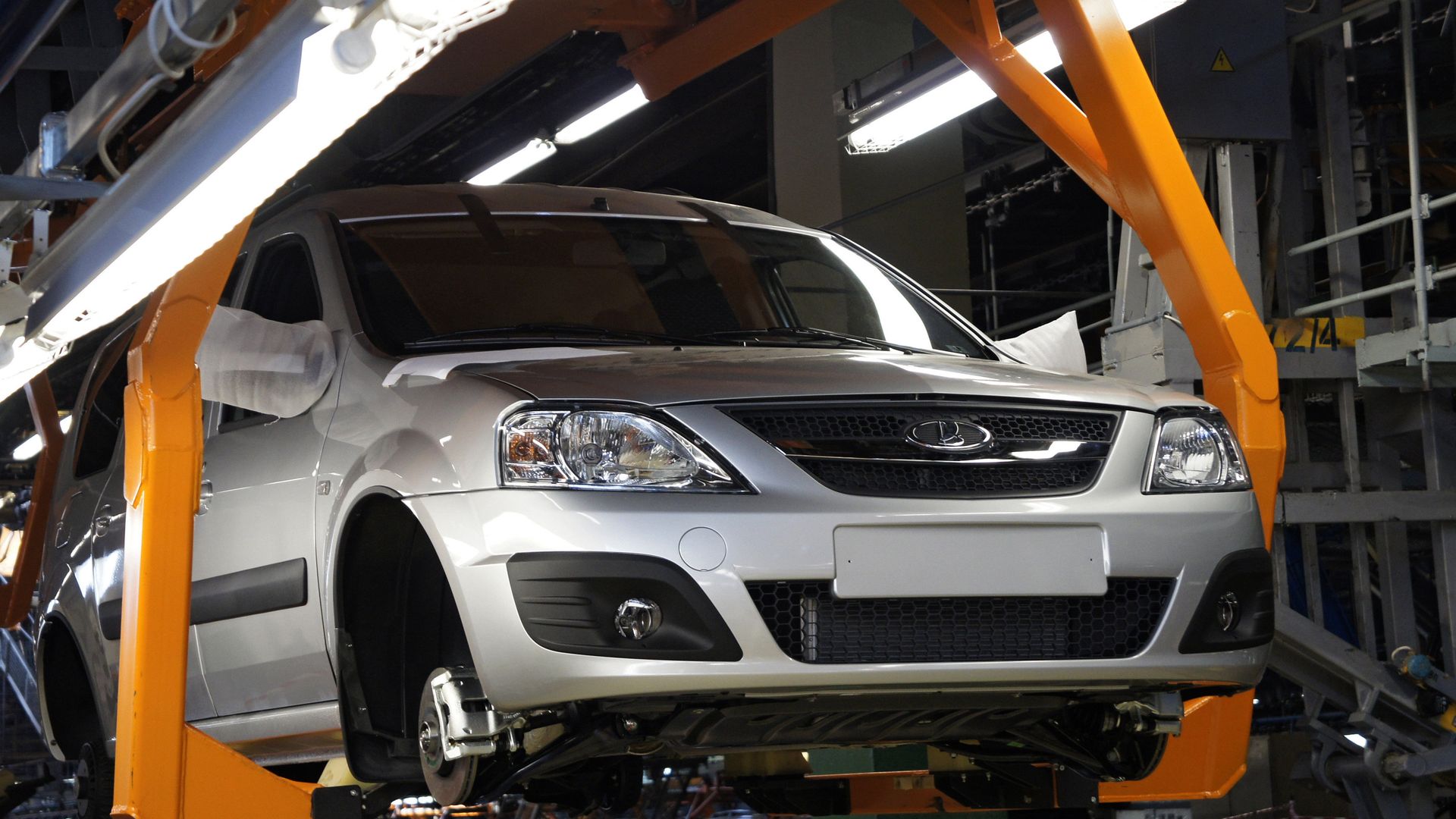 ОАО АвтоВАЗ запускает в серийное производство Lada Largus ОАО АвтоВАЗ запускает в серийное производство Lada Largus - РИА Новости, 1920, 07.09.2022