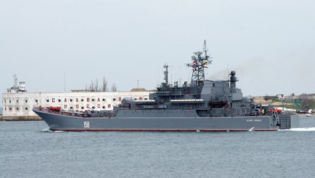 Выход в плавание десантного корабля Цезарь Куников. Архивное фото