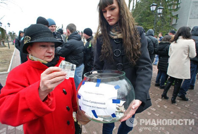 Сход жителей города Гусева в поддержку жестоко избитой подругами Елены Сухоруковой Сход жителей города Гусева в поддержку жестоко избитой подругами Елены Сухоруковой