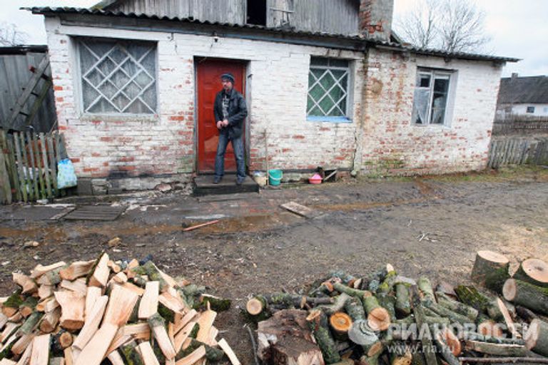 Сход жителей города Гусева в поддержку жестоко избитой подругами Елены Сухоруковой Сход жителей города Гусева в поддержку жестоко избитой подругами Елены Сухоруковой