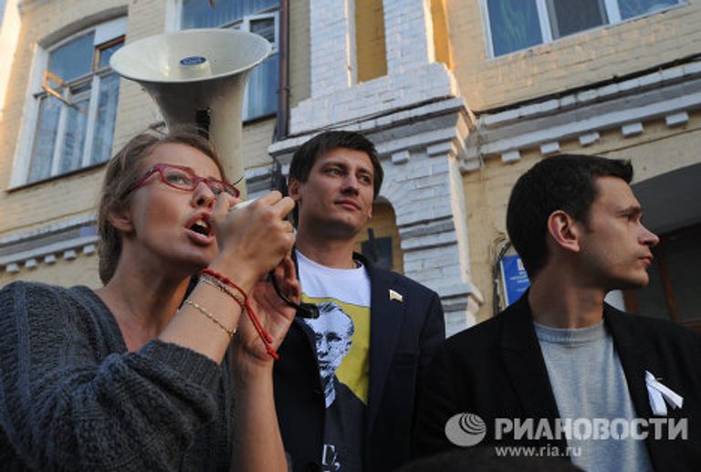 Митинг в поддержку экс-кандидата в мэры Астрахани Олега Шеина Митинг в поддержку экс-кандидата в мэры Астрахани Олега Шеина