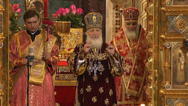 Торжественное пасхальное богослужение. Кадры из храма Христа Спасителя