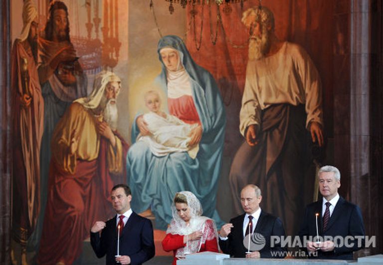 Дмитрий Медведев с супругой Светланой, Владимир Путин и Сергей Собянин Дмитрий Медведев с супругой Светланой, Владимир Путин и Сергей Собянин