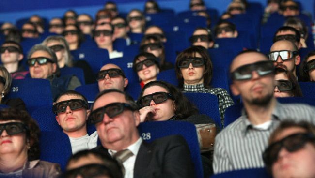Зрители сидят в кинозале IMAX. Архив Зрители сидят в кинозале IMAX. Архив