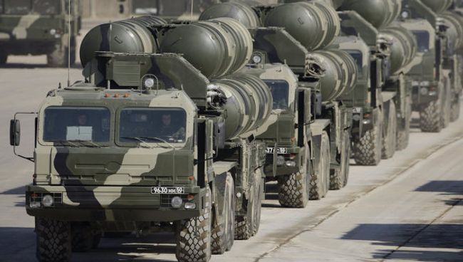 Пусковые установки ЗРК С-400 в составе механизированной колонны. Архив Пусковые установки ЗРК С-400 в составе механизированной колонны. Архив