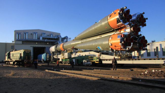 Вывоз ракеты Союз-У с грузовым кораблем на стартовый комплекс. Архивное фото Вывоз ракеты Союз-У с грузовым кораблем на стартовый комплекс. Архивное фото