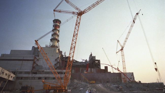 Разлом стены четвертого энергоблока Чернобыльской АЭС Разлом стены четвертого энергоблока Чернобыльской АЭС