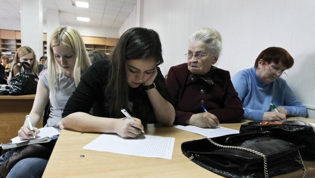 Всероссийская акция Тотальный диктант в Томске, фото из архива Всероссийская акция Тотальный диктант в Томске, фото из архива