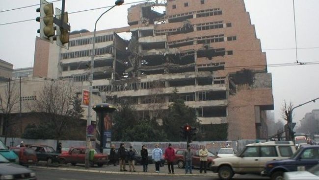 Разрушенное здание в Белграде в ходе войны НАТО против Югославии. Архив