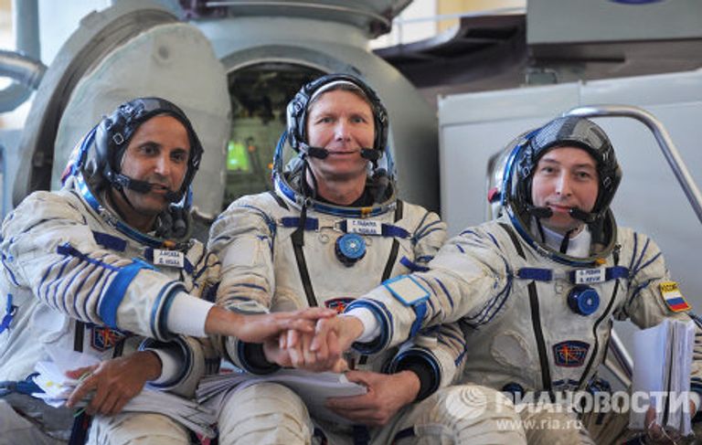 Основной экипаж МКС-31/32 Джозеф Акаба, Ганнадий Падалка и Сергей Ревин Основной экипаж МКС-31/32 Джозеф Акаба, Ганнадий Падалка и Сергей Ревин