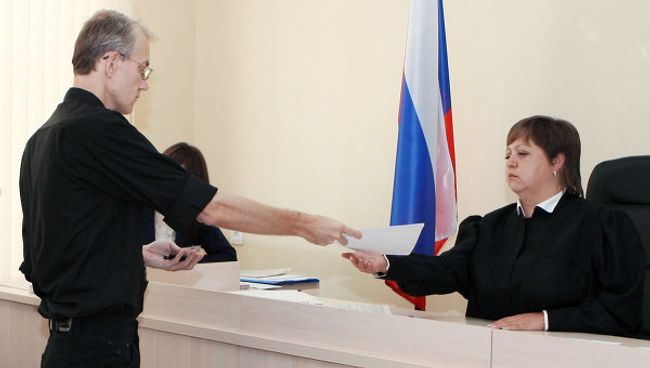 Рассмотрение иска экс-кандидата в Мэры Астрахани Олега Шеина. Архив