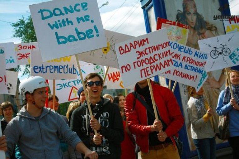 Скейтеры и роллеры устроили экстремальный Первомай в Тольятти Скейтеры и роллеры устроили экстремальный Первомай в Тольятти