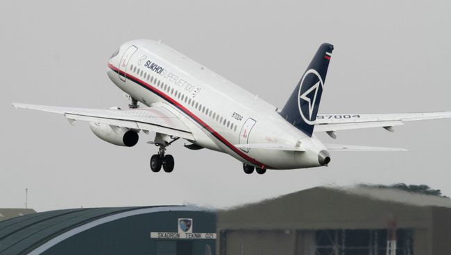 Самолет Superjet-100 пропал с экранов радаров в Джакарте