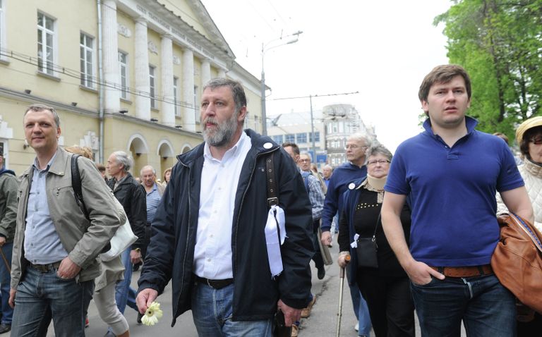 Журналист Сергей Пархоменко (в центре) во время акции Контрольная прогулка. Журналист Сергей Пархоменко (в центре) во время акции Контрольная прогулка.