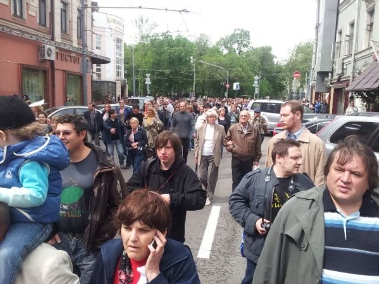 Акция Контрольная прогулка писатели Москва репортер Акция Контрольная прогулка писатели Москва репортер