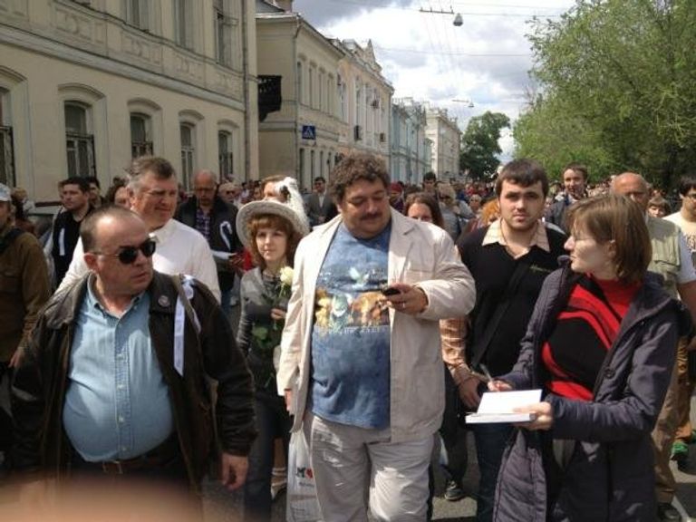 Акция Контрольная прогулка писатели Москва репортер Акция Контрольная прогулка писатели Москва репортер