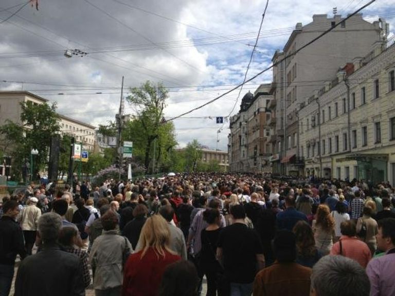 Акция Контрольная прогулка писатели Москва репортер Акция Контрольная прогулка писатели Москва репортер
