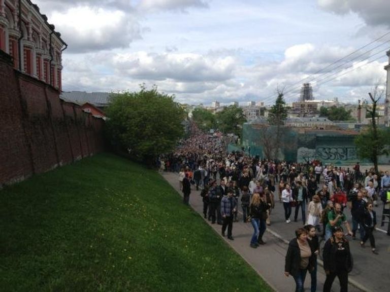 Акция Контрольная прогулка писатели Москва репортер Акция Контрольная прогулка писатели Москва репортер