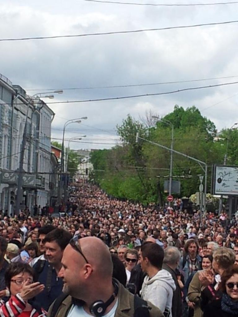 Акция Контрольная прогулка писатели Москва репортер Акция Контрольная прогулка писатели Москва репортер