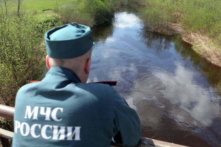Разлив нефти в Новгородской области Разлив нефти в Новгородской области