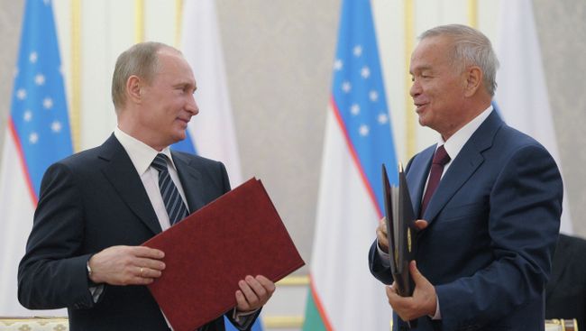 Президент России Владимир Путин (слева) и президент Узбекистана Ислам Каримов. Архив