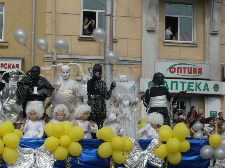 Иркутск карнавал день города праздник Иркутск карнавал день города праздник