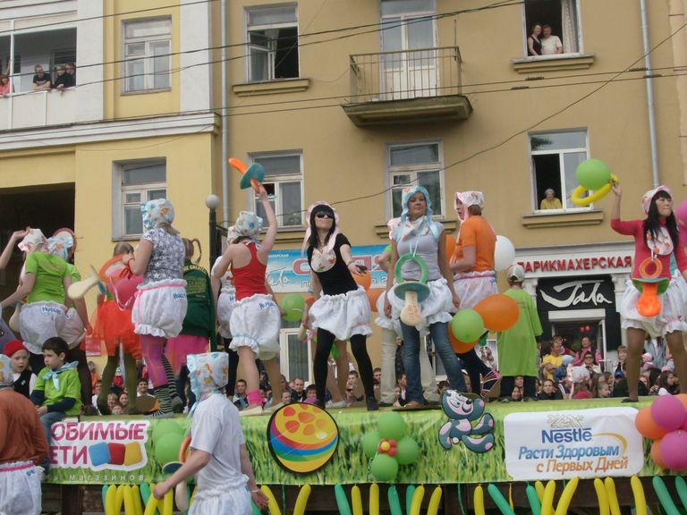 Иркутск карнавал день города праздник Иркутск карнавал день города праздник