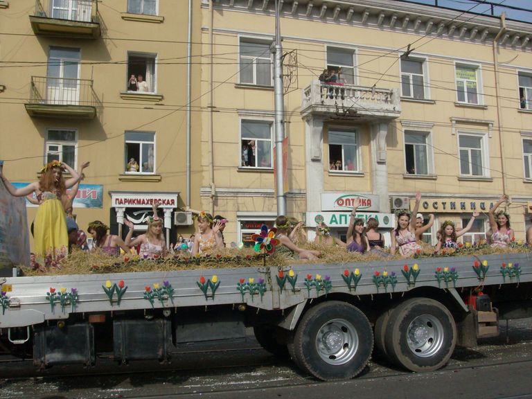 Иркутск карнавал день города праздник Иркутск карнавал день города праздник