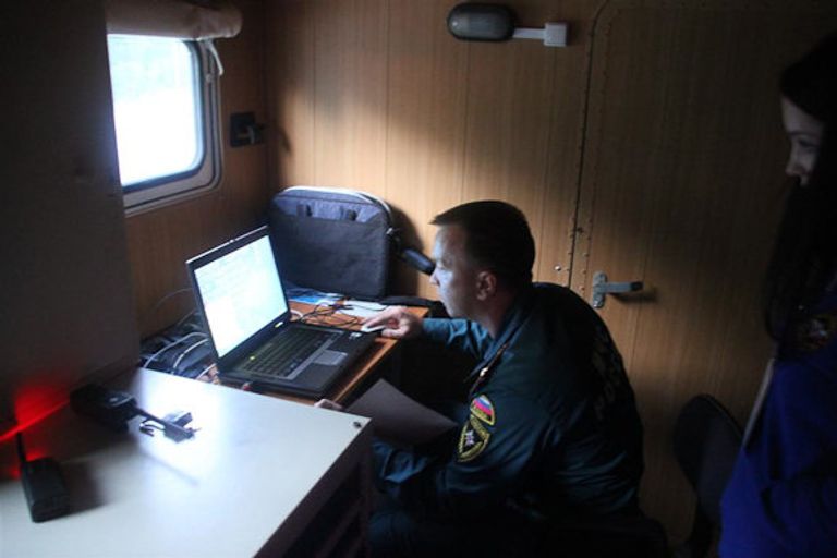 Три вагона со щебенкой сошли с рельсов в Петербурге Три вагона со щебенкой сошли с рельсов в Петербурге