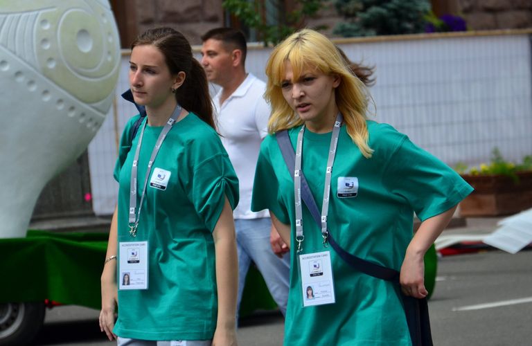 девушки волонтеры говорят, что гости чемпионата часто смущаю девушки волонтеры говорят, что гости чемпионата часто смущаю