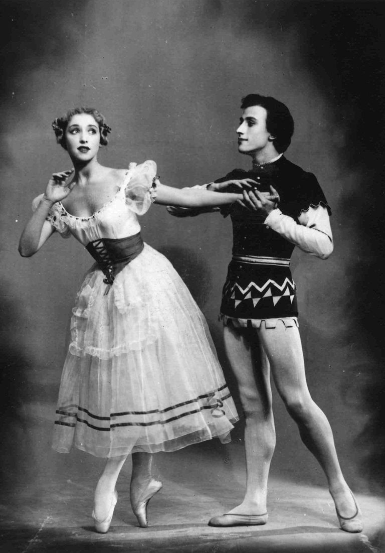 Никита Долгушин с Наталией Макаровой в балете Жизель. 1960 год Никита Долгушин с Наталией Макаровой в балете Жизель. 1960 год