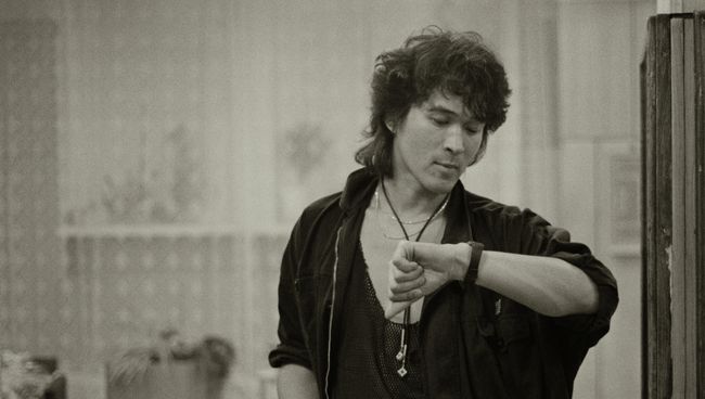 Виктор Цой перед концертом. 1990 год Виктор Цой перед концертом. 1990 год