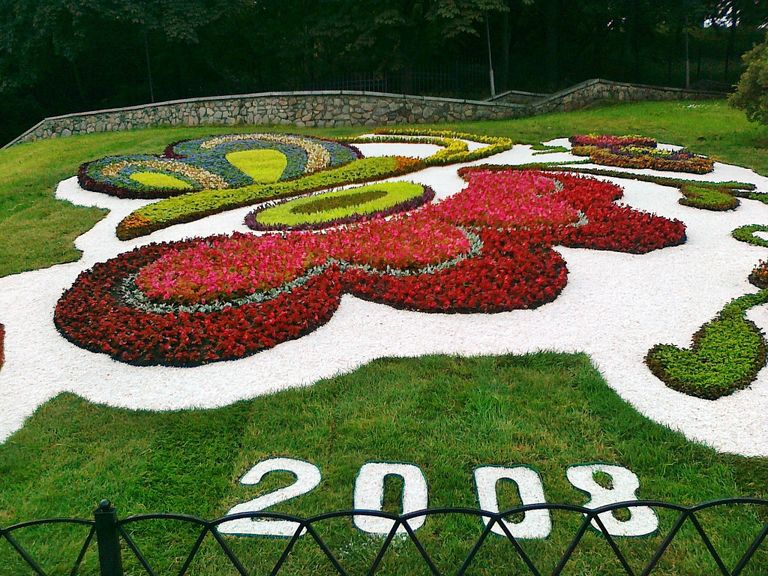 Композиция в честь Евро-2008 в Австрии и Швейцарии Композиция в честь Евро-2008 в Австрии и Швейцарии