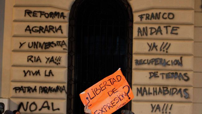 Протесты против нового президента в Парагвае Протесты против нового президента в Парагвае