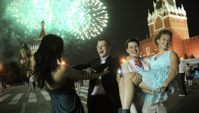 Гуляния выпускников в Москве. Архив