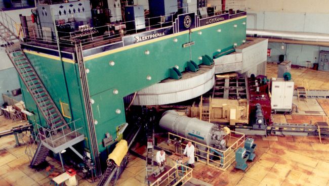 Ускоритель тяжелых ионов в Объединенном институте ядерных исследований (ОИЯИ) в подмосковной Дубне Ускоритель тяжелых ионов в Объединенном институте ядерных исследований (ОИЯИ) в подмосковной Дубне