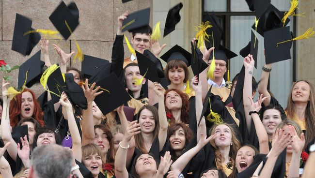 Вручение дипломов с отличием выпускникам МГУ им. М.В.Ломоносова Вручение дипломов с отличием выпускникам МГУ им. М.В.Ломоносова