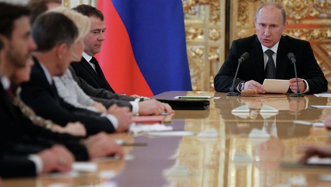 В.Путин выступает с Бюджетным посланием на 2013-2015 гг. В.Путин выступает с Бюджетным посланием на 2013-2015 гг.