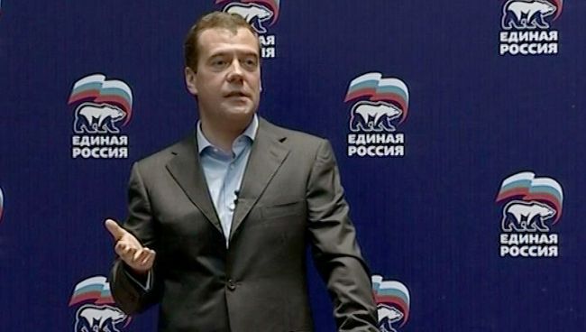 Медведев объяснил, почему государство не будет отвечать за МММ Медведев объяснил, почему государство не будет отвечать за МММ