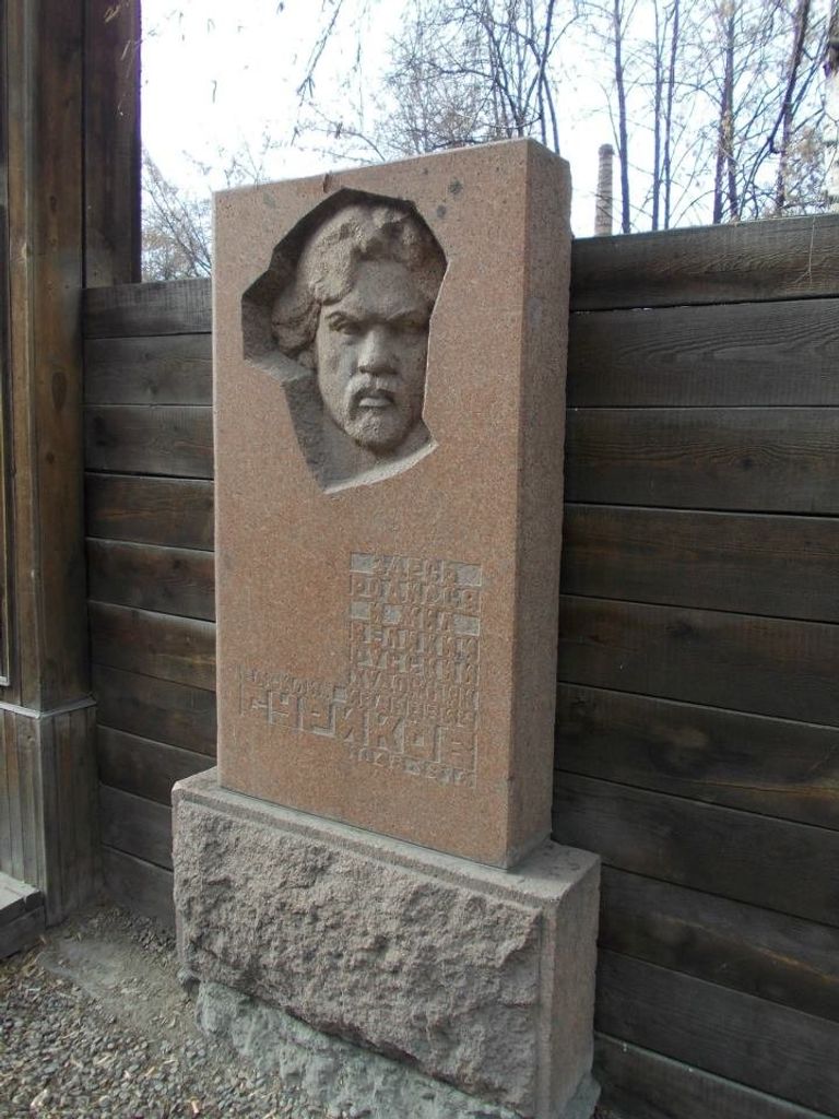 Памятник у дома Василия Сурикова Памятник у дома Василия Сурикова