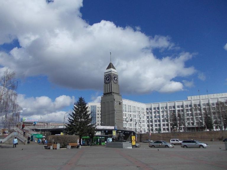 Башня с часами здания администрации города Башня с часами здания администрации города