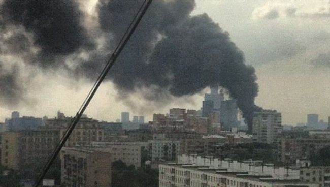 Пожар в районе метро Динамо в Москве Пожар в районе метро Динамо в Москве