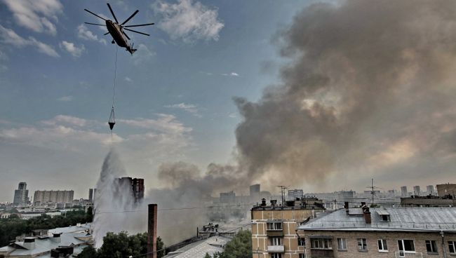Пожар в ангаре на севере Москвы Пожар в ангаре на севере Москвы