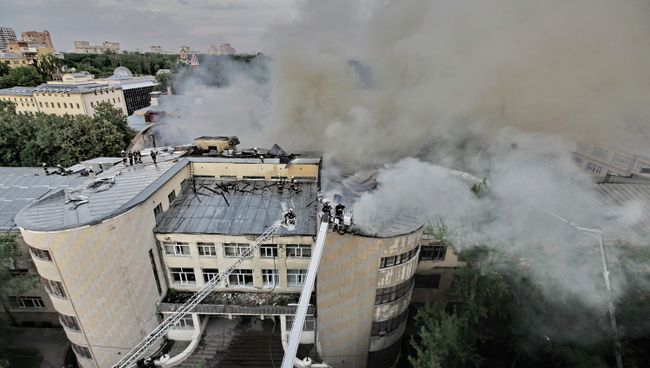 Пожар в ангаре на севере Москвы Пожар в ангаре на севере Москвы
