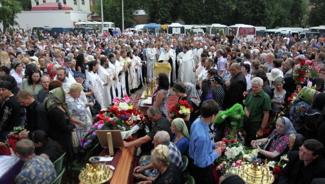 Панихида по погибшим в автокатастрофе на Украине